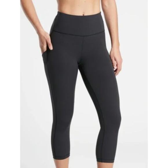 NWT Athleta Ultimate Capri Stash Pocket 7/8 Pocket NWT Sz. XS - Picture 1 of 5